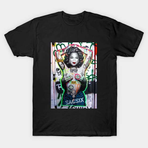 THE QUEEN GRAFFITI STATEMENT OPRAH WINFREY POPART T-Shirt by Roymerch